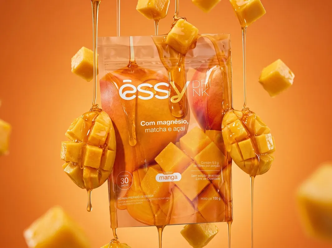 Embalagem de Êssy Drink com calda e cubos de manga